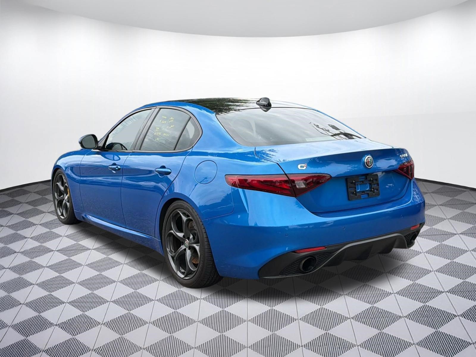 Used 2018 Alfa Romeo Giulia Ti Sport w/ Quick Order Package 22S Sport AWD/4WD image 2