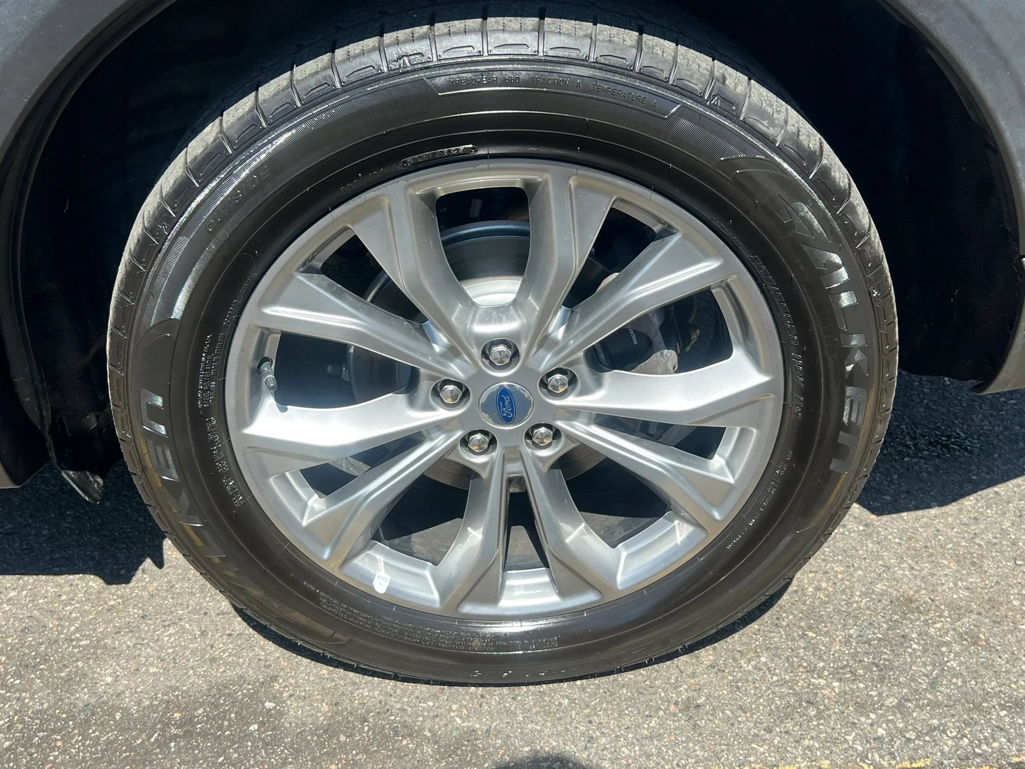 Used 2021 Ford Explorer Limited w/ Equipment Group 301A AWD/4WD image 10