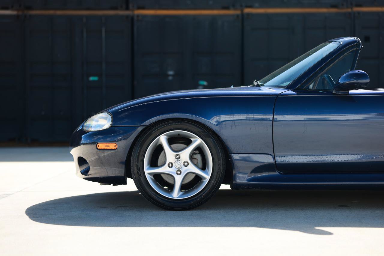 Used 2002 MAZDA MX-5 Miata RWD image 21