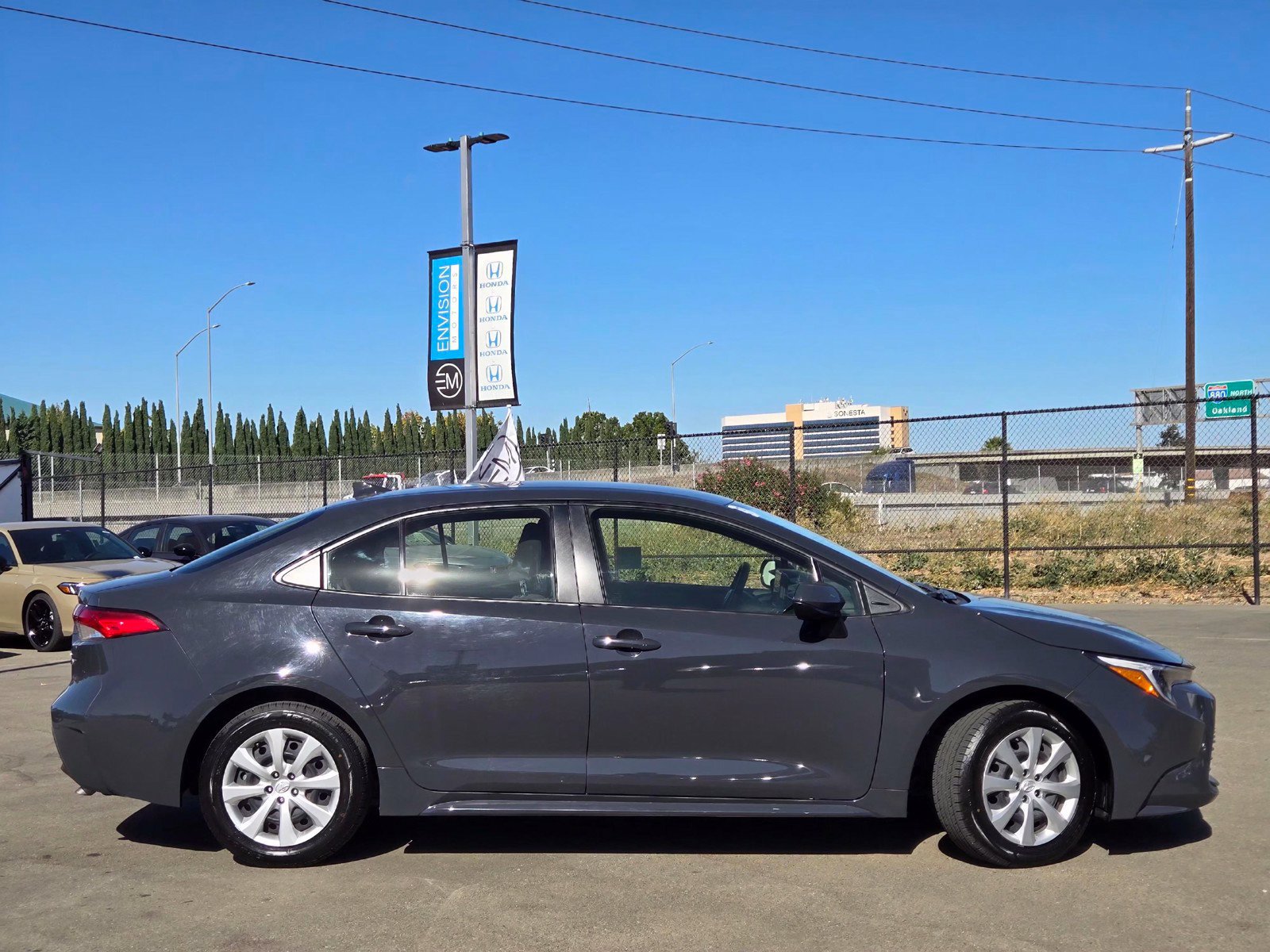 Used 2023 Toyota Corolla LE w/ Carpet Mat Package (TMS) FWD image 8