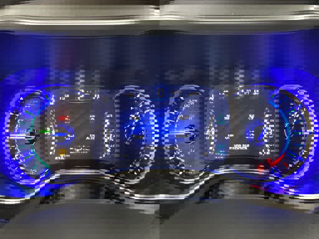 Used 2024 Chrysler Pacifica Select image 28