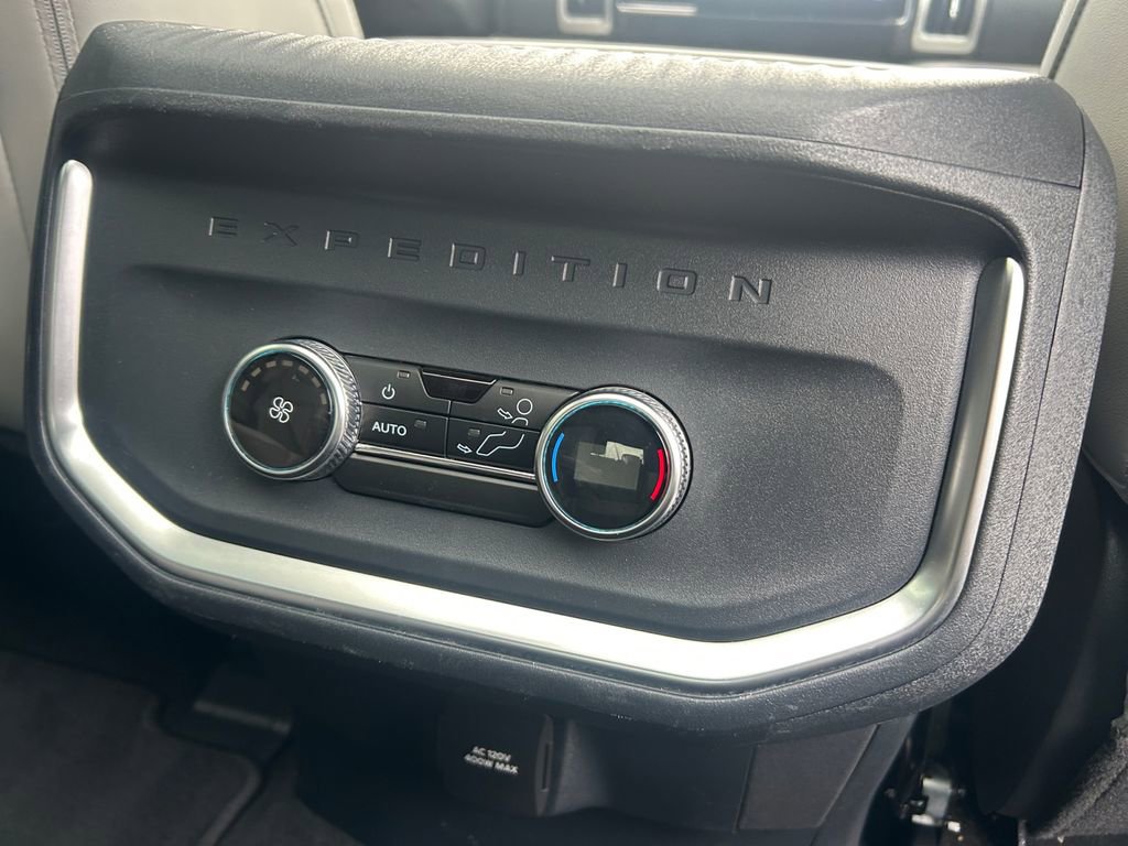 Used 2025 Ford Expedition Active image 36