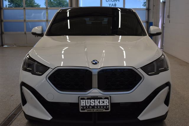 Used 2026 BMW X2 xDrive28i AWD/4WD image 3