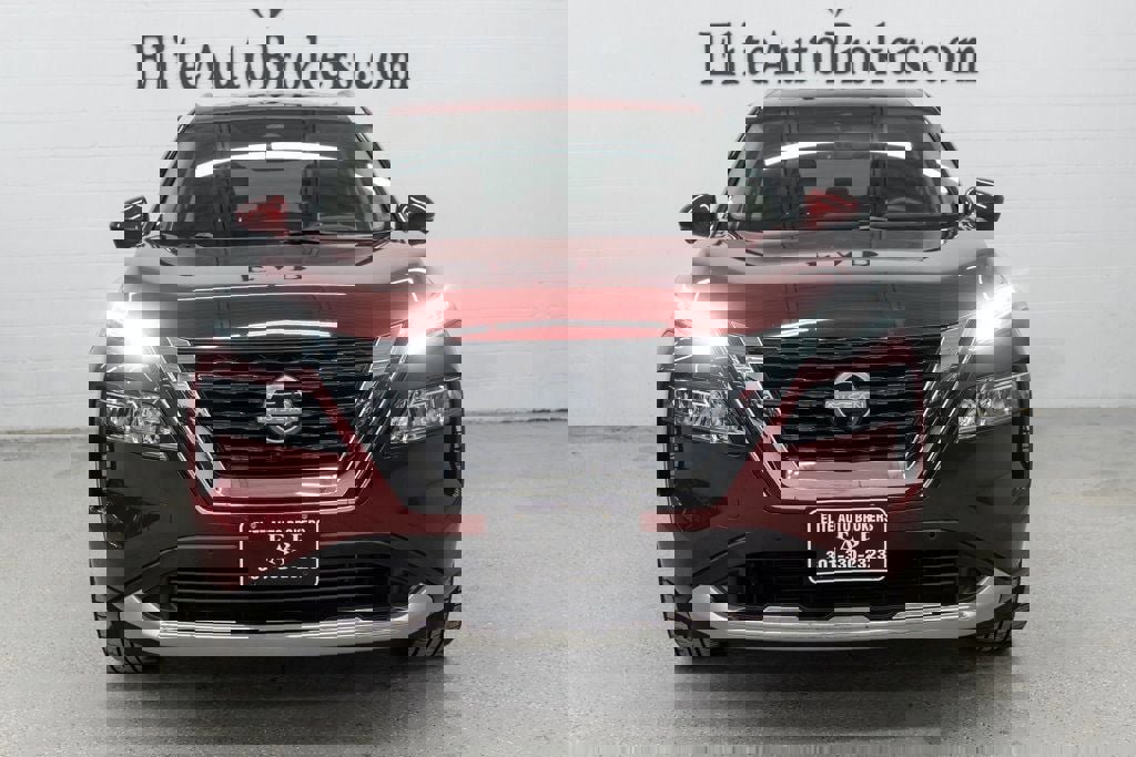 Used 2023 Nissan Rogue Platinum w/ Platinum Premium Package image 3