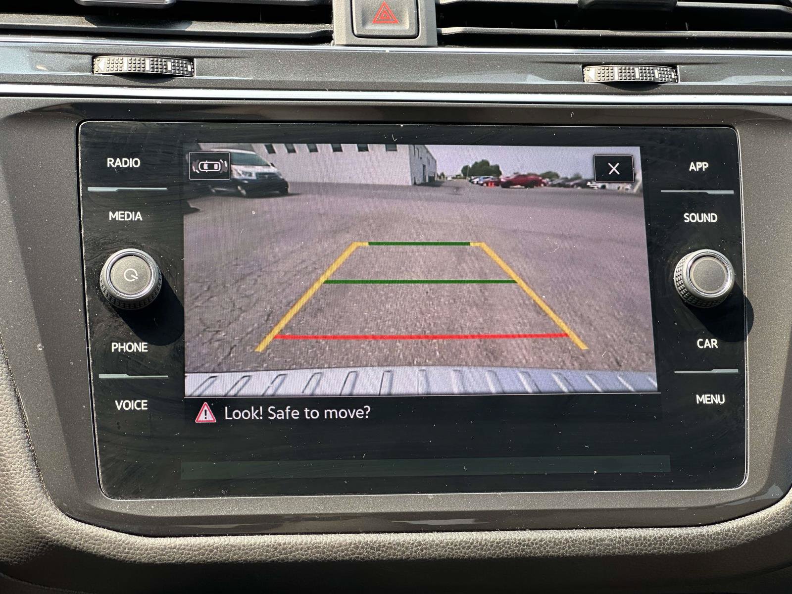 Used 2023 Volkswagen Tiguan SE w/ Panoramic Sunroof Package AWD/4WD image 18