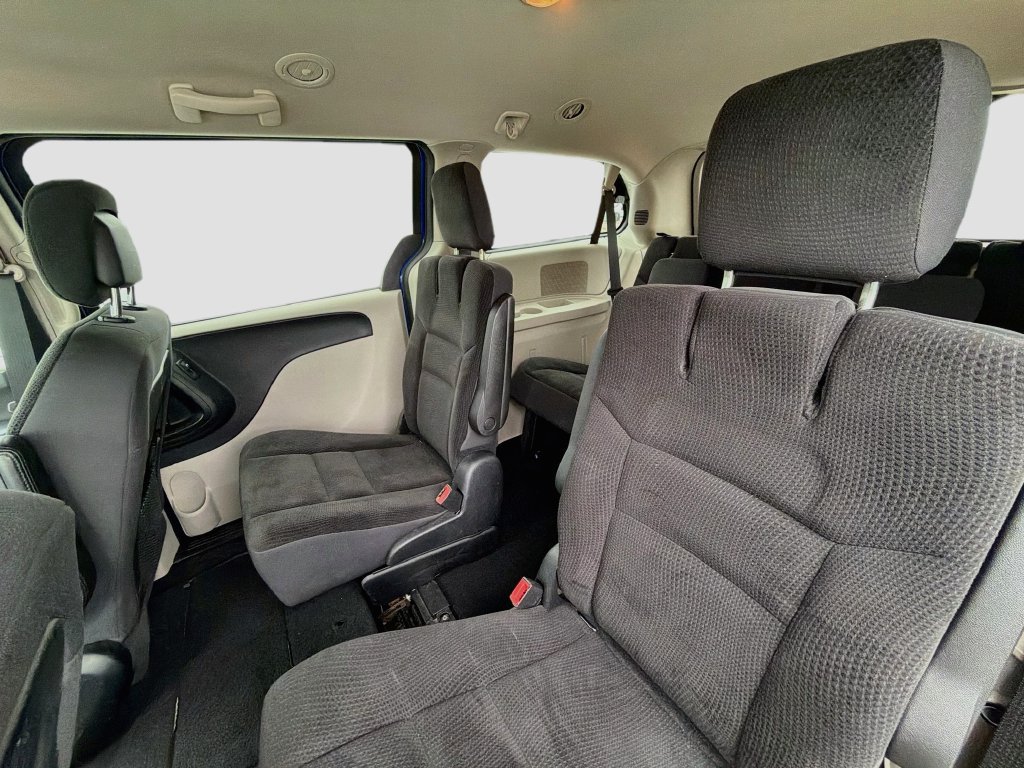Used 2019 Dodge Grand Caravan SE w/ UConnect Hands-Free Group FWD image 9