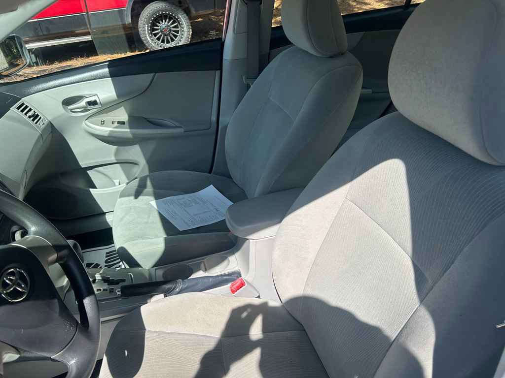 Used 2012 Toyota Corolla LE image 9