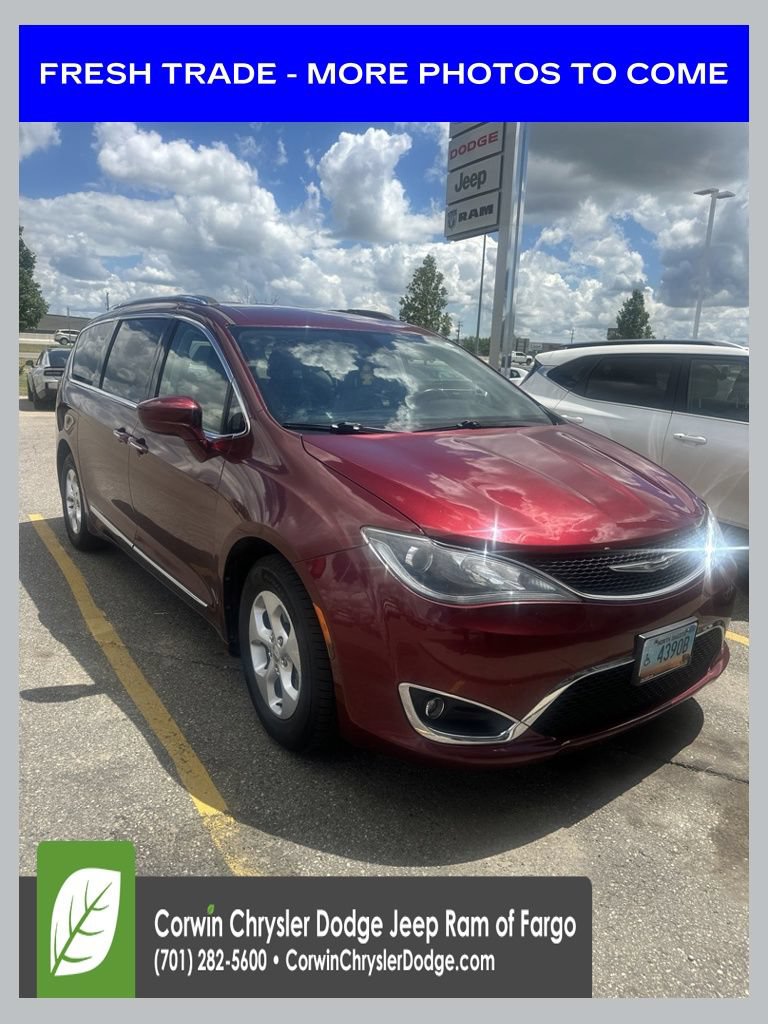 Used 2017 Chrysler Pacifica Touring-L Plus FWD image 1