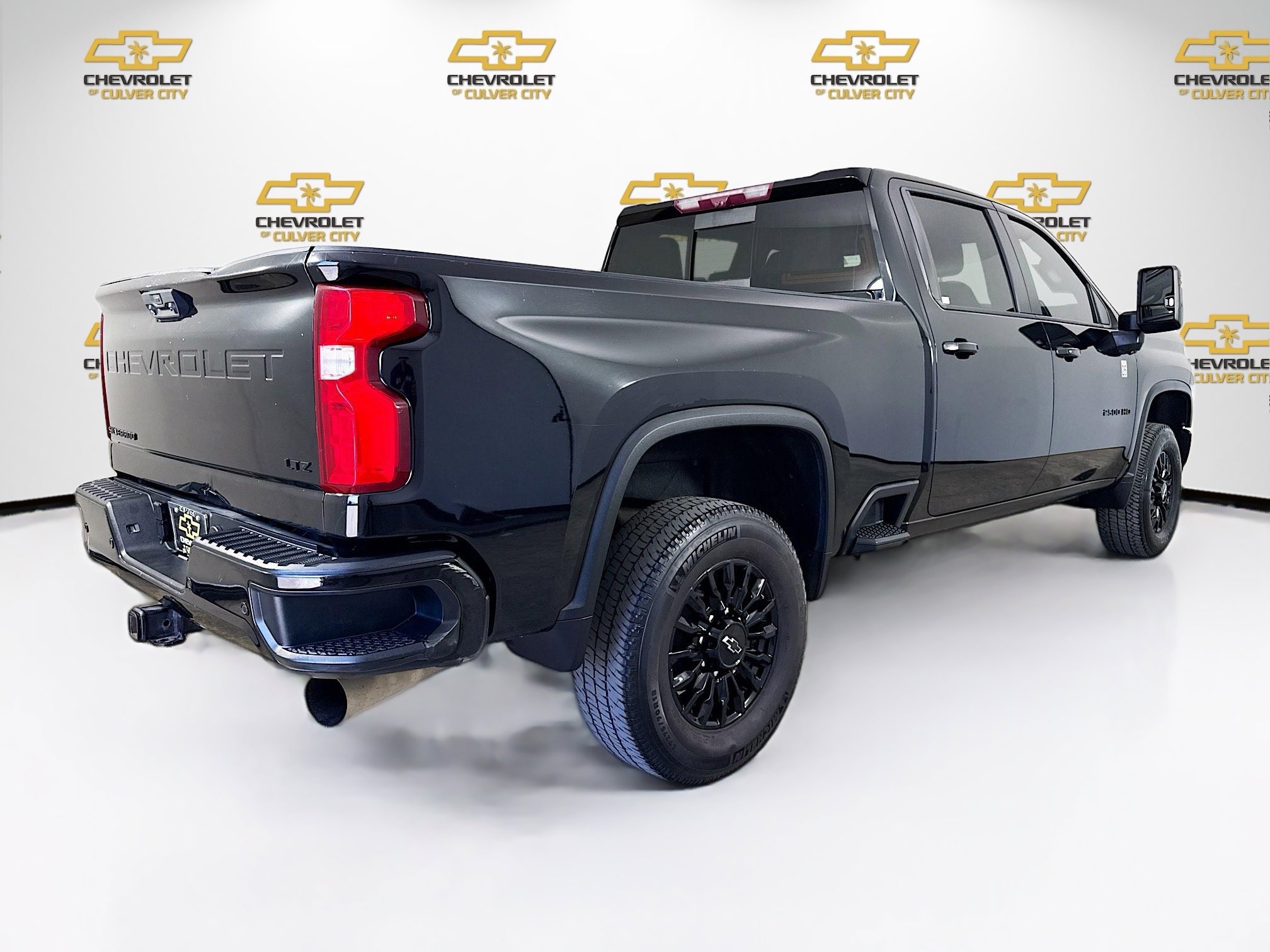 Used 2021 Chevrolet Silverado 2500 LTZ w/ LTZ Plus Package AWD/4WD image 7