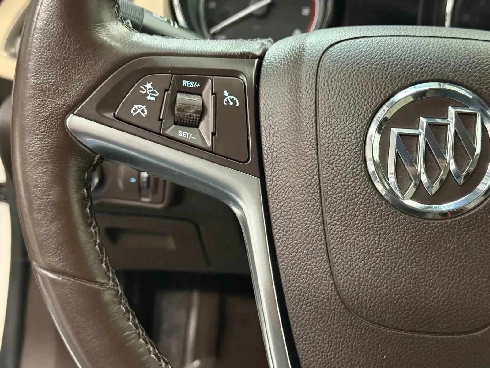 Used 2015 Buick Verano Convenience FWD image 28