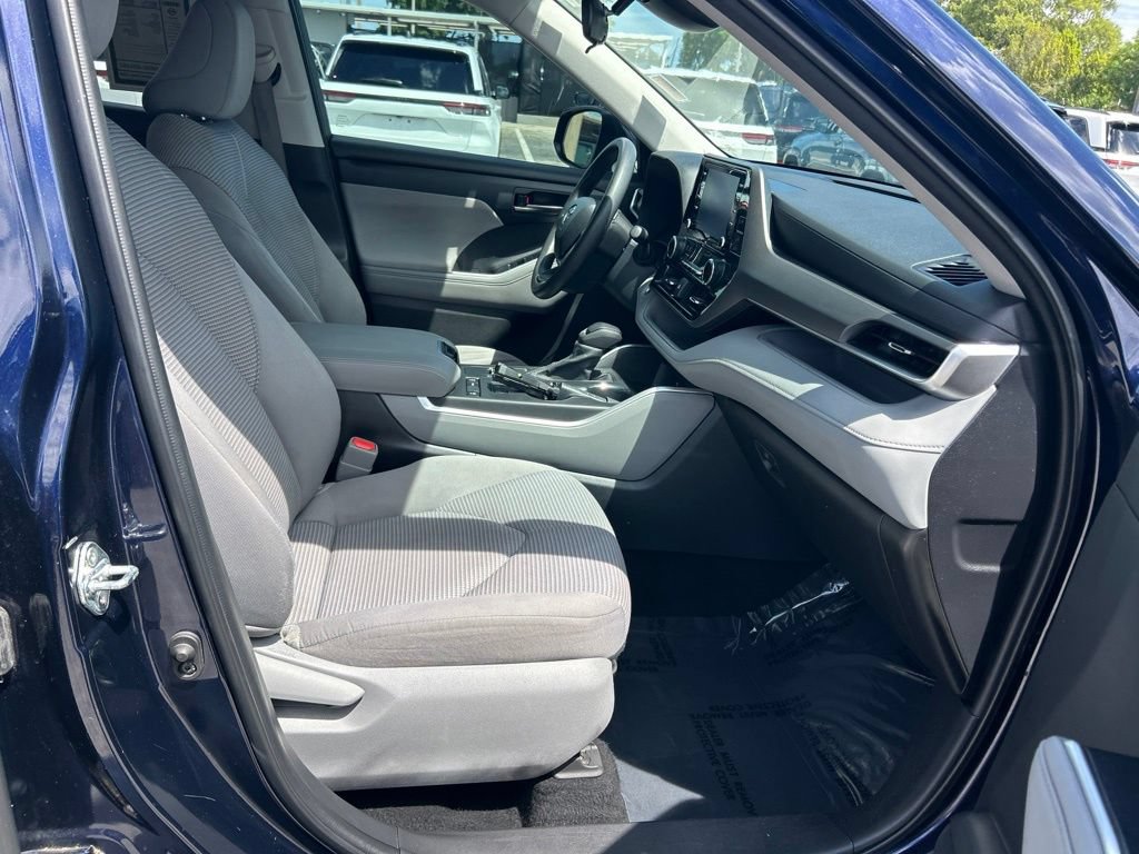 Used 2022 Toyota Highlander L FWD image 21
