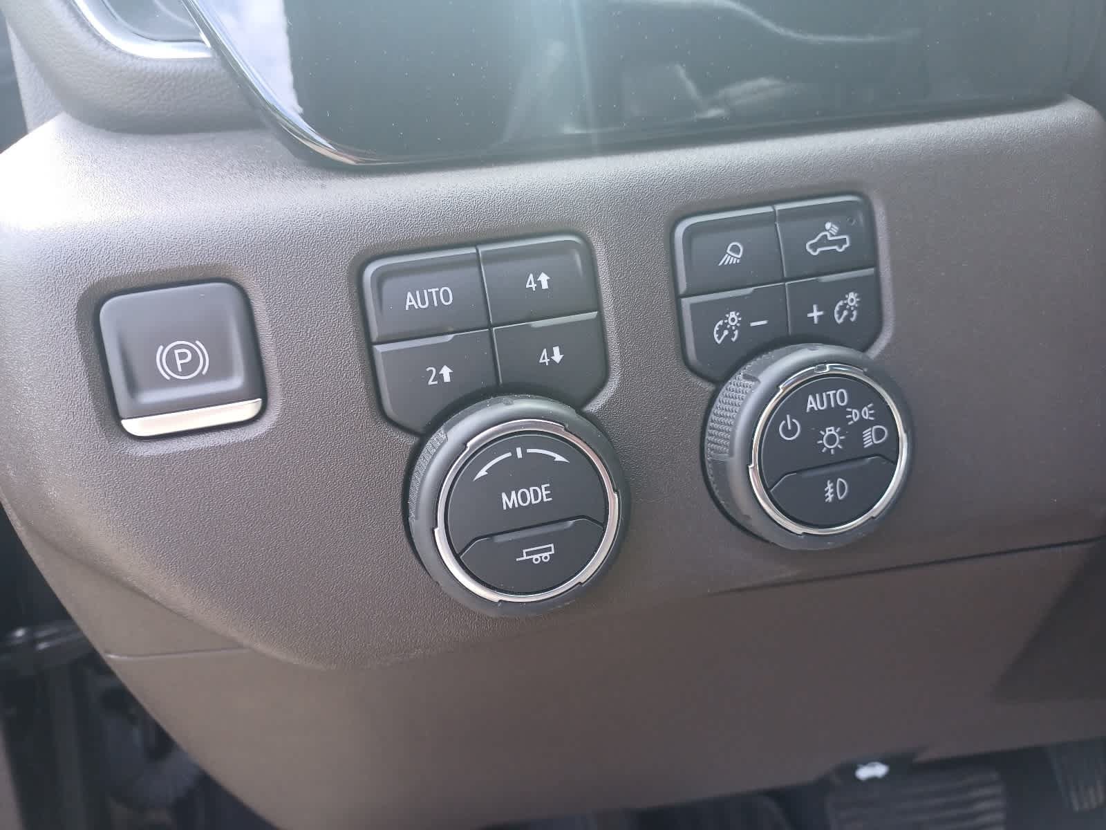 Used 2022 Chevrolet Silverado 1500 LTZ w/ LTZ Premium Package AWD/4WD image 16