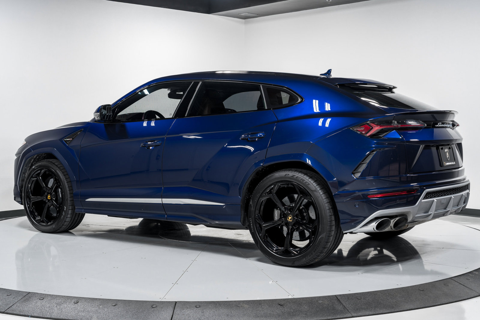 Used 2021 Lamborghini Urus AWD/4WD image 6