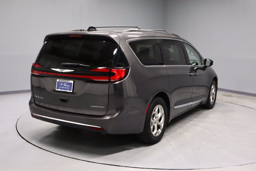 Used 2023 Chrysler Pacifica Limited FWD image 9