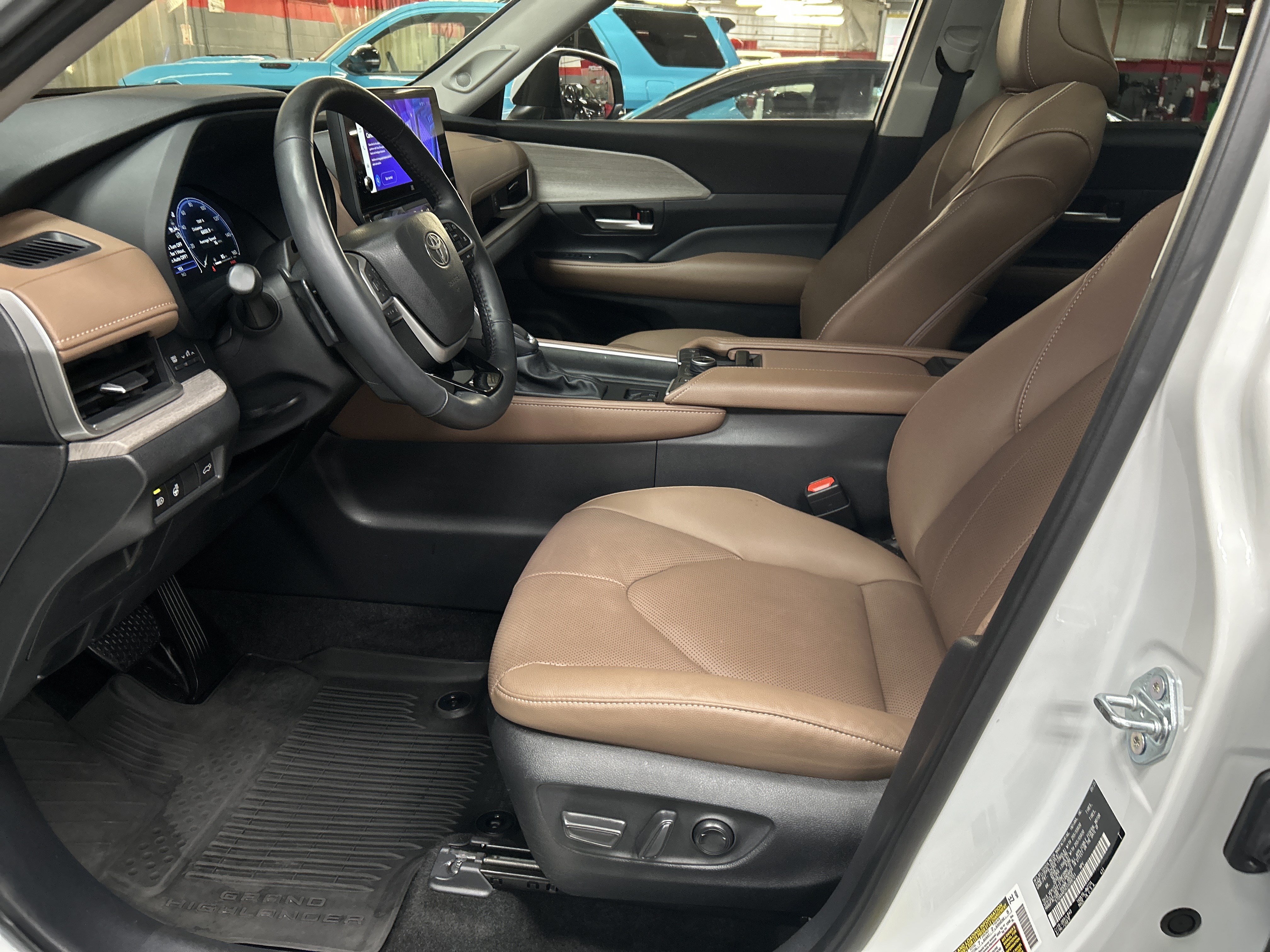 Used 2025 Toyota Grand Highlander AWD image 20