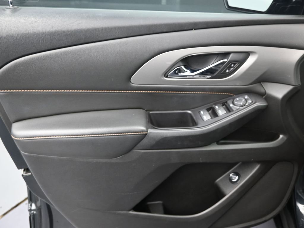 Used 2020 Chevrolet Traverse LT image 14