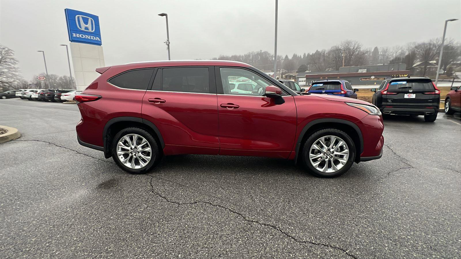 Used 2020 Toyota Highlander Limited image 3