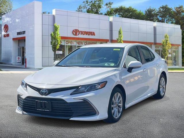 Used 2021 Toyota Camry LE w/ Cold Weather Package AWD/4WD image 4