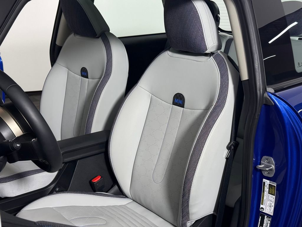 Used 2025 MINI Cooper 2-Door Hardtop image 17