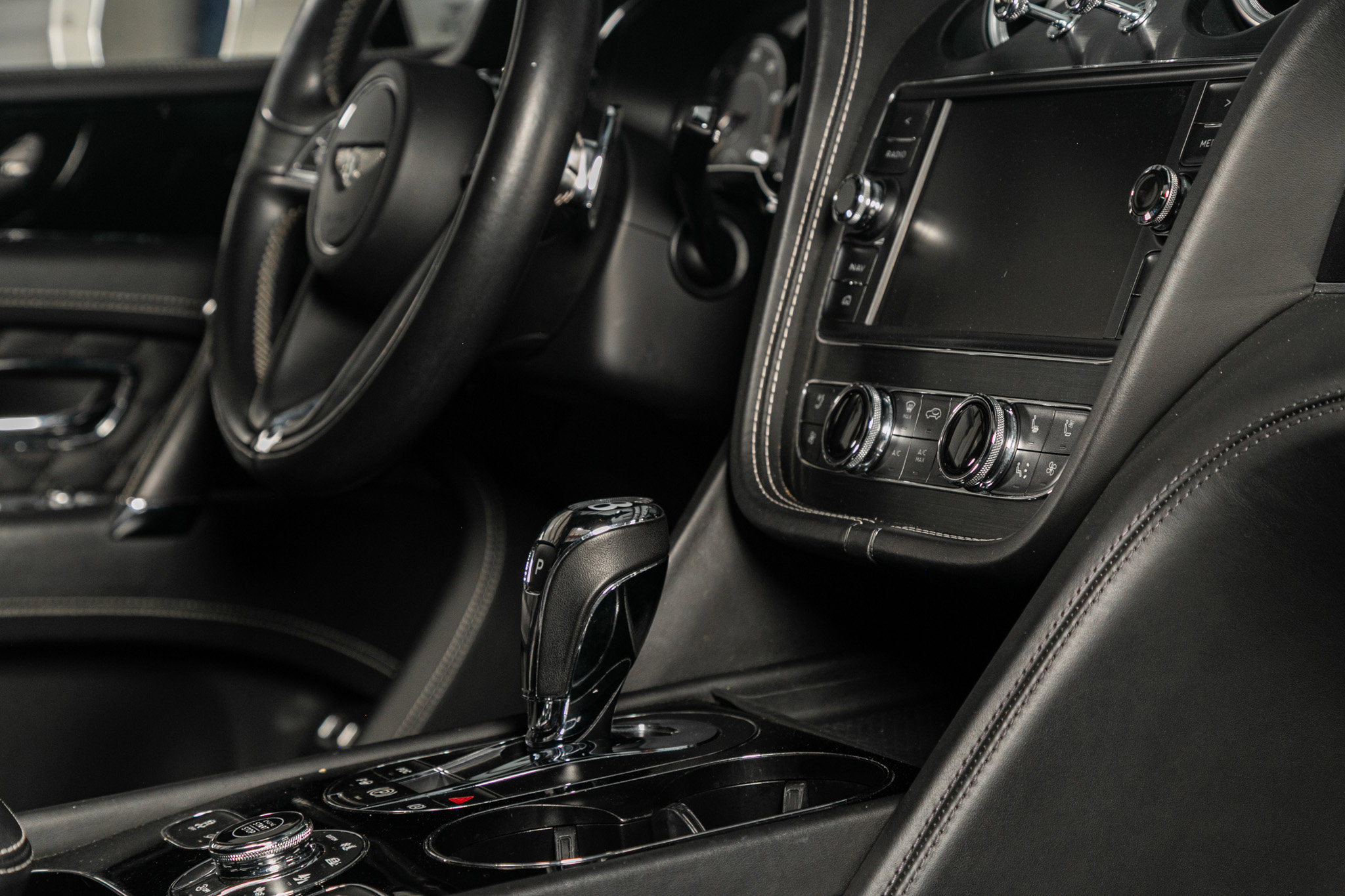 Used 2017 Bentley Bentayga W12 AWD image 33