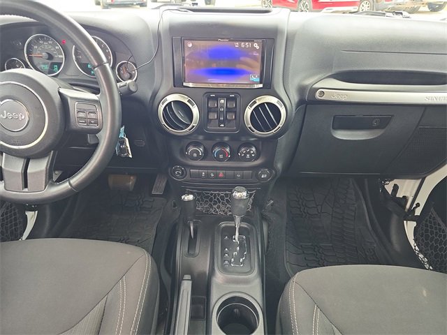 Used 2017 Jeep Wrangler Unlimited Sahara w/ Connectivity Group image 11