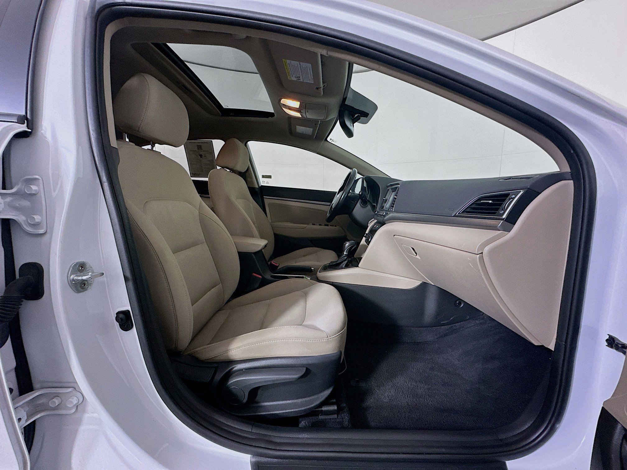 Used 2018 Hyundai Elantra Value Edition FWD image 31
