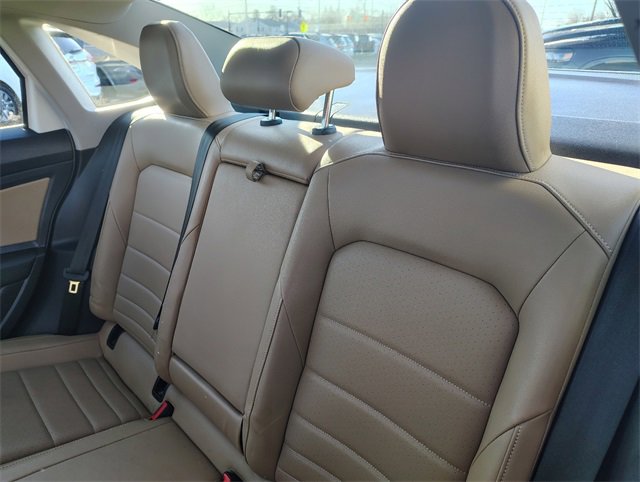 Used 2021 Volkswagen Jetta SE w/ SE Cold Weather Package image 5