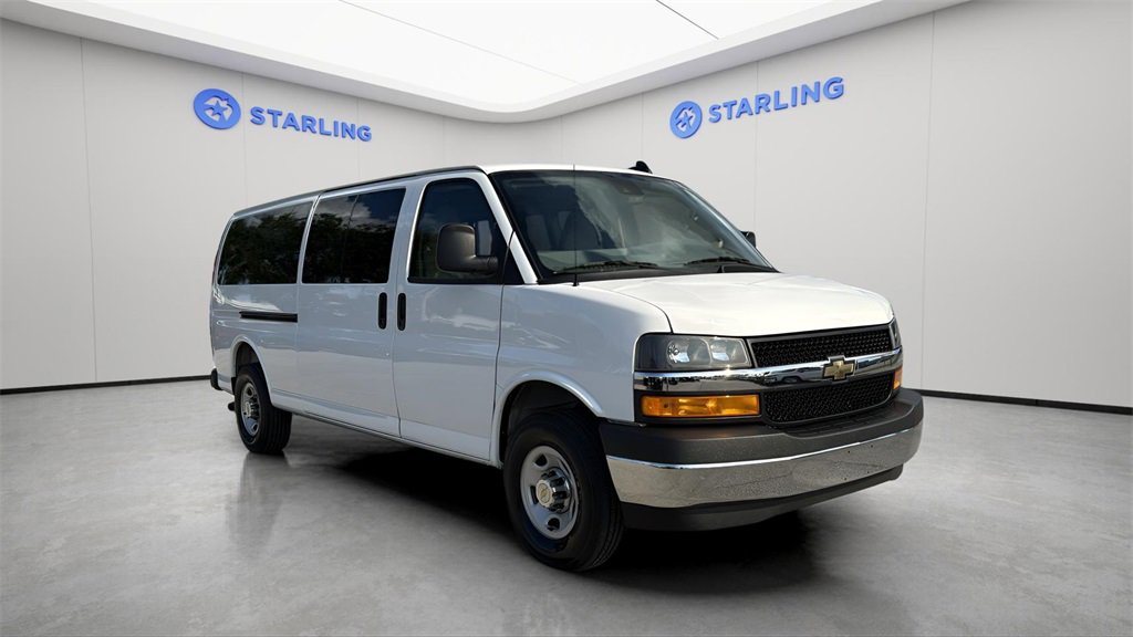 Used 2025 Chevrolet Express 3500 LT w/ LT Preferred Equipment Group image 13