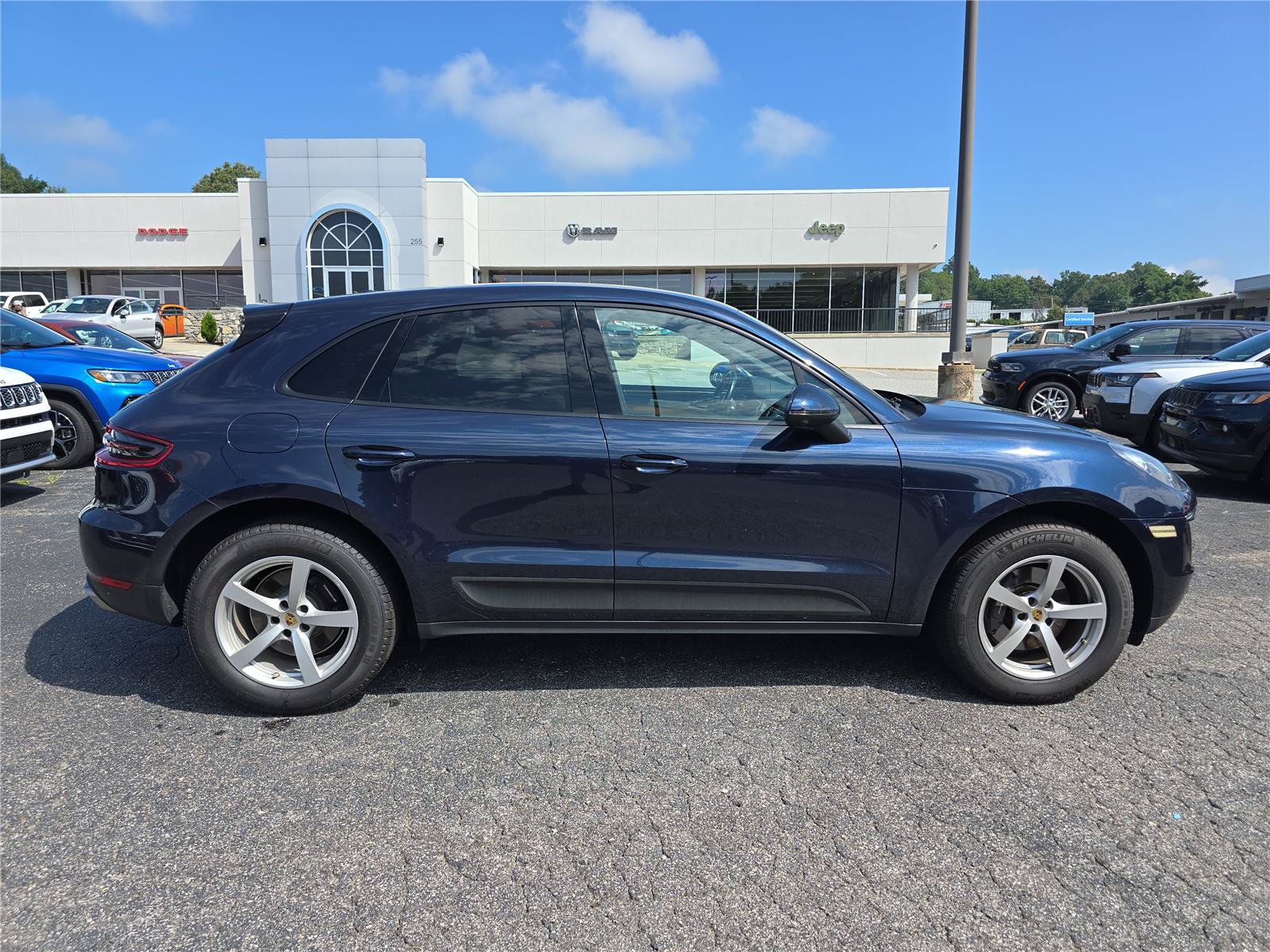 Used 2018 Porsche Macan AWD/4WD image 2