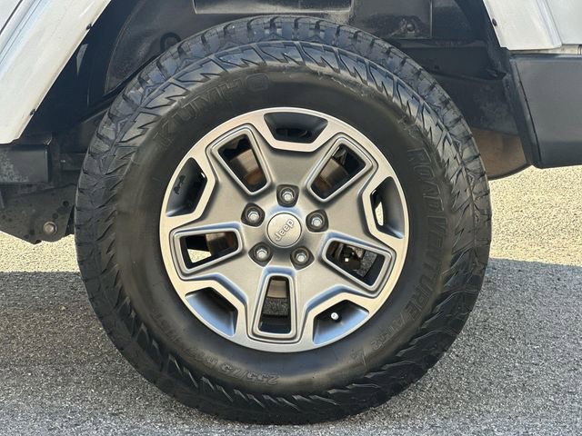 Used 2016 Jeep Wrangler Unlimited Rubicon w/ Connectivity Group image 28