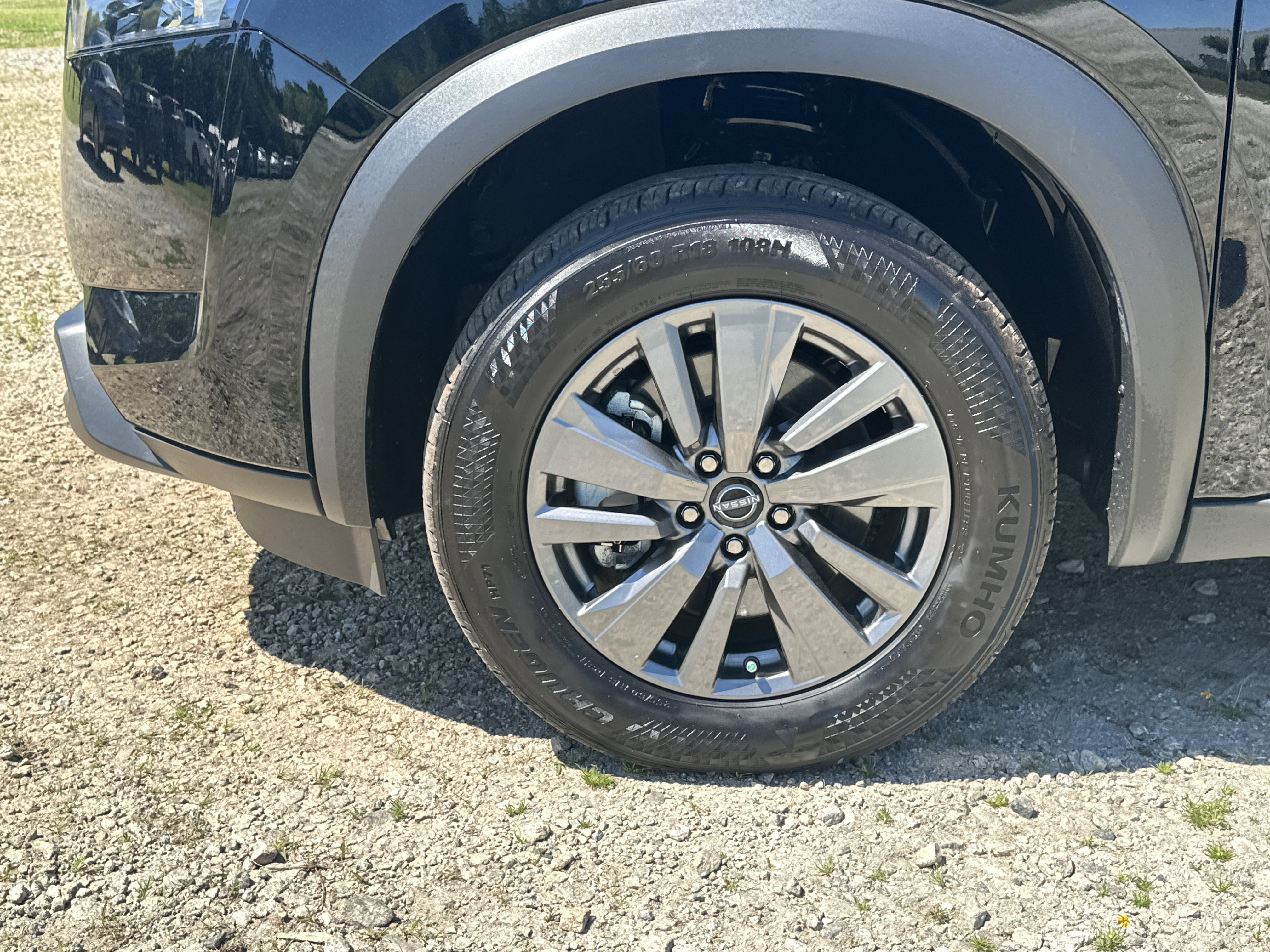 Used 2025 Nissan Pathfinder SV FWD image 11