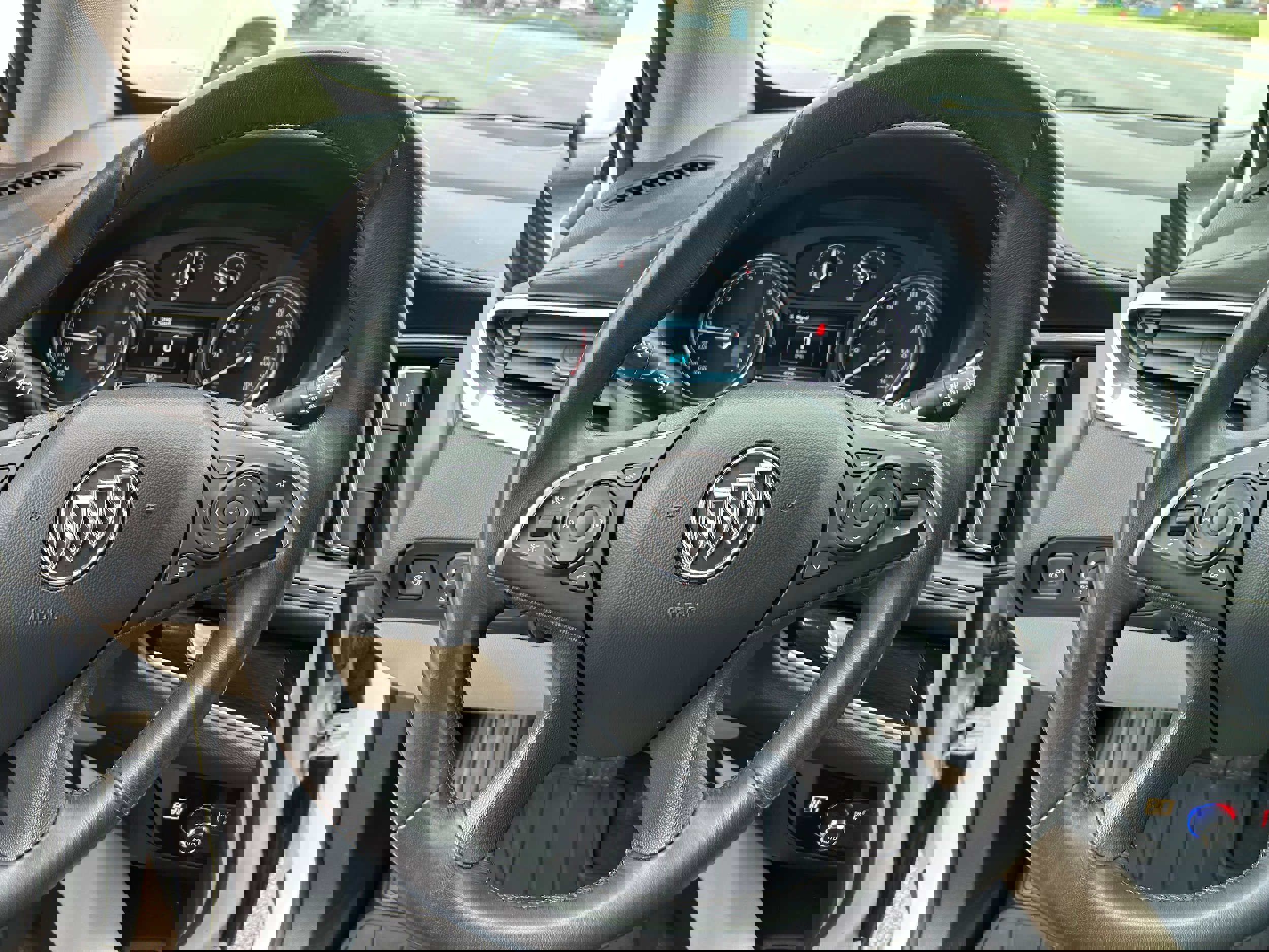 Used 2019 Buick Enclave Essence FWD image 17