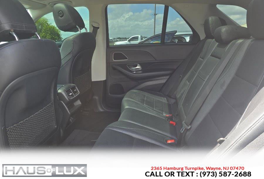 Used 2020 Mercedes-Benz GLE 350 4MATIC w/ AMG Line Exterior image 6