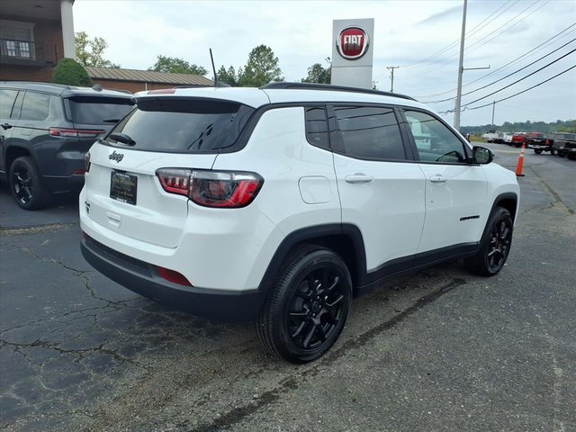 New 2026 Jeep Compass Latitude image 3