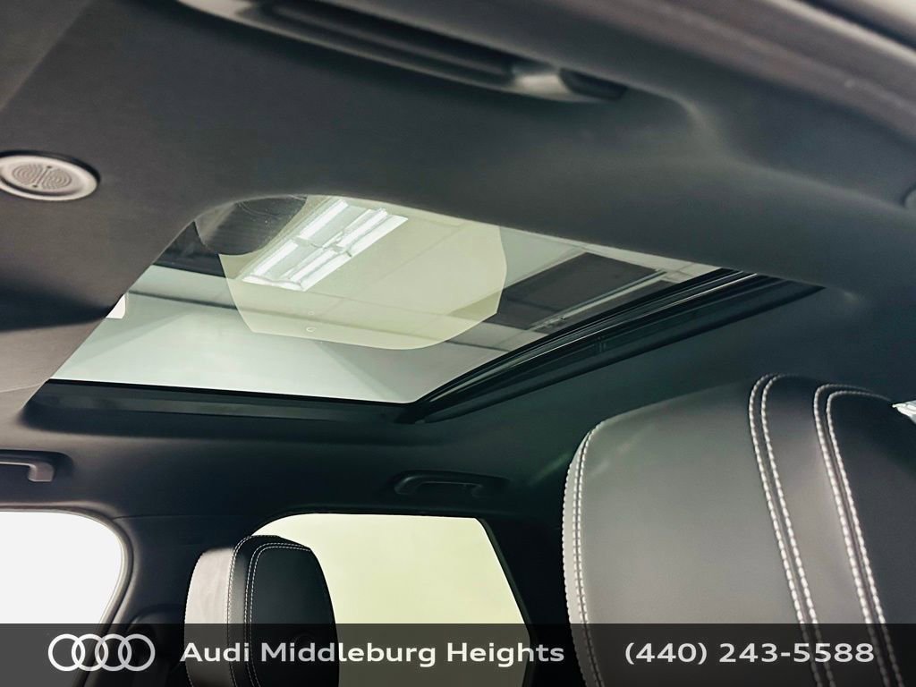 Used 2023 Land Rover Discovery S R-Dynamic image 22