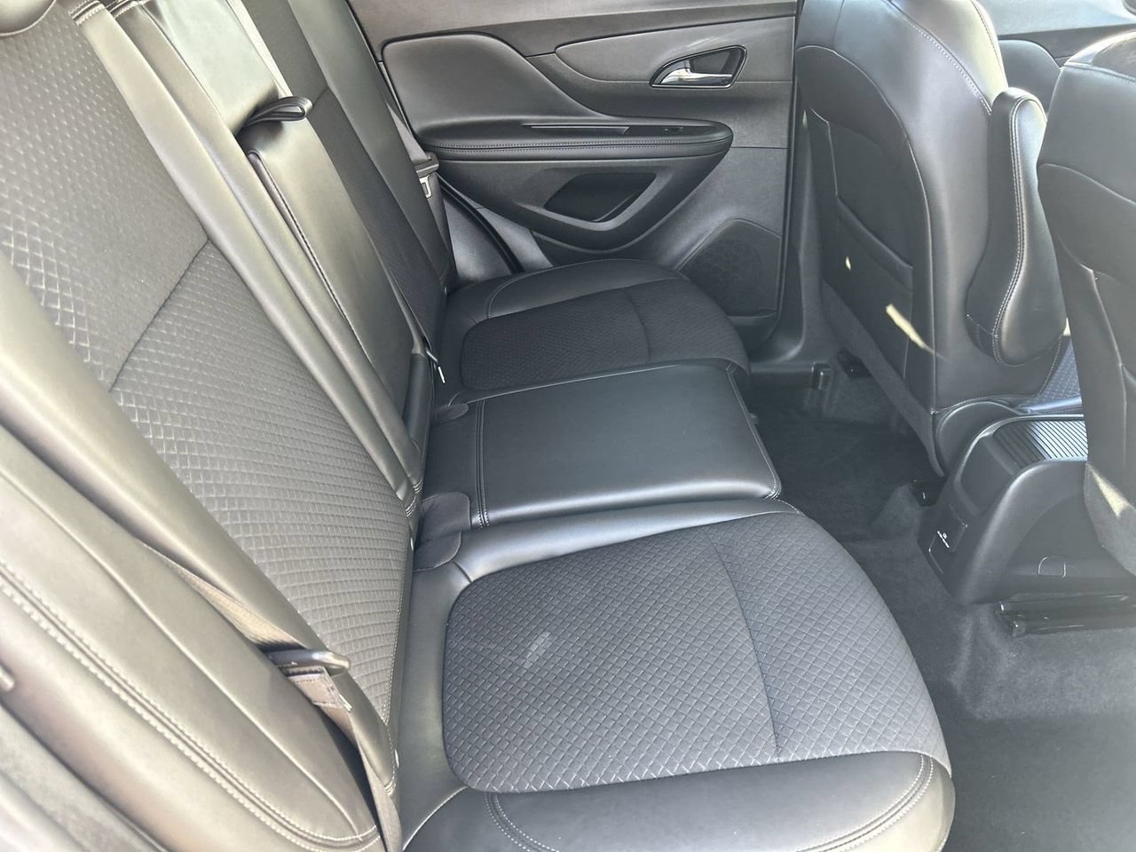 Used 2022 Buick Encore Preferred w/ Safety Package FWD image 11