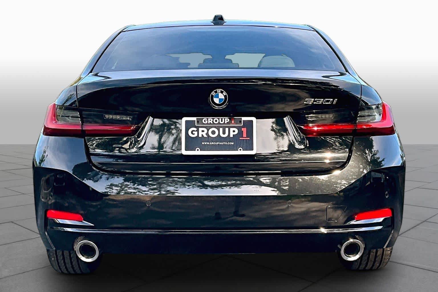 New 2026 BMW 330i Sedan w/ Convenience Package RWD image 4