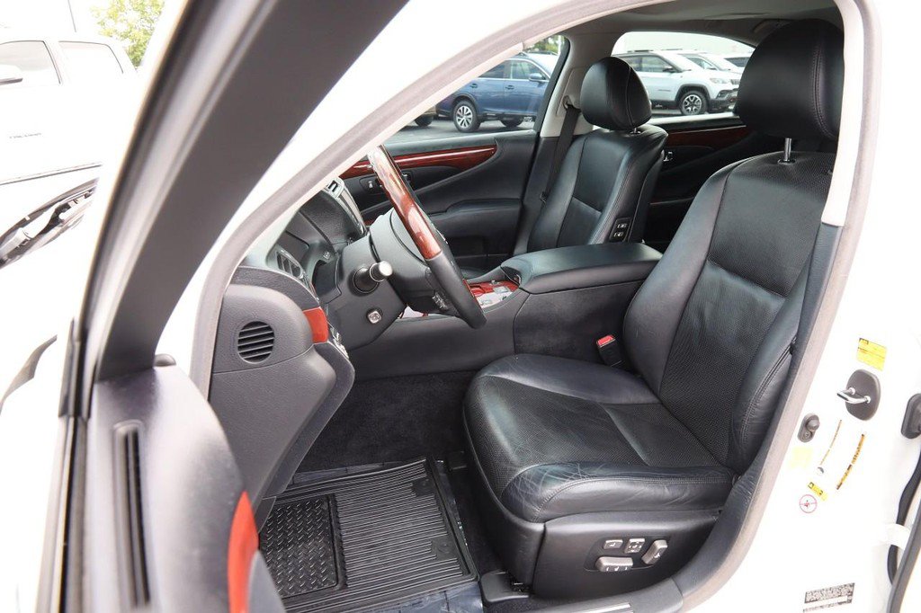 Used 2012 Lexus LS 460 w/ Comfort Pkg RWD image 11