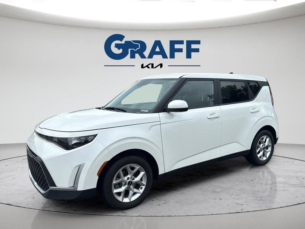 Used 2024 Kia Soul LX w/ Option Group 015 FWD image 2