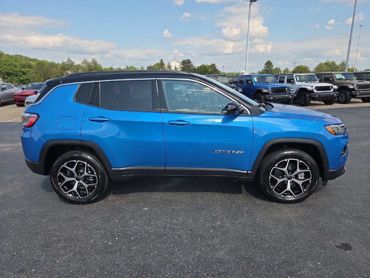 New 2026 Jeep Compass Limited w/ Sun, Sound & Navigation Group AWD/4WD image 8