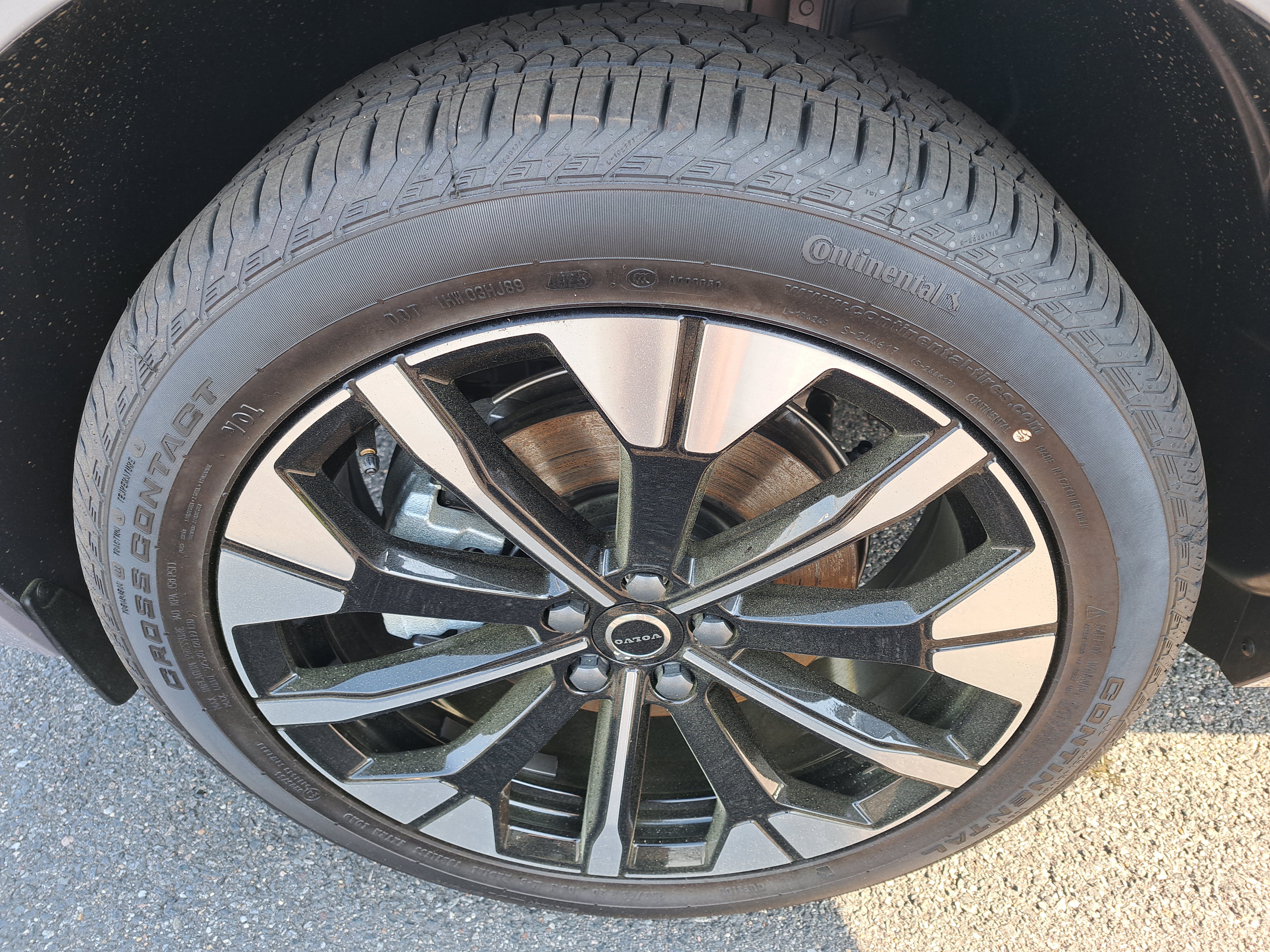 New 2026 Volvo XC60 B5 Plus w/ Protection Package Premier AWD/4WD image 10