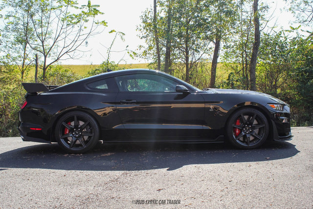 Used 2022 Ford Mustang Shelby GT500 w/ Carbon Fiber Track Pack image 9