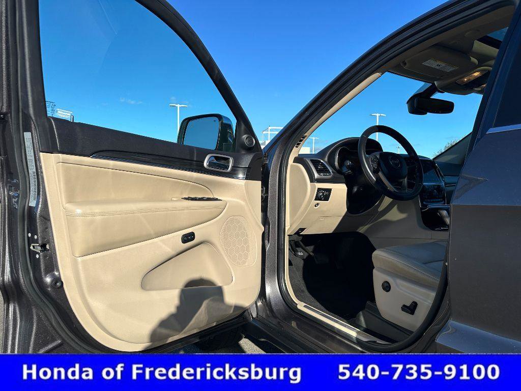 Used 2020 Jeep Grand Cherokee Limited w/ Luxury Group II image 31