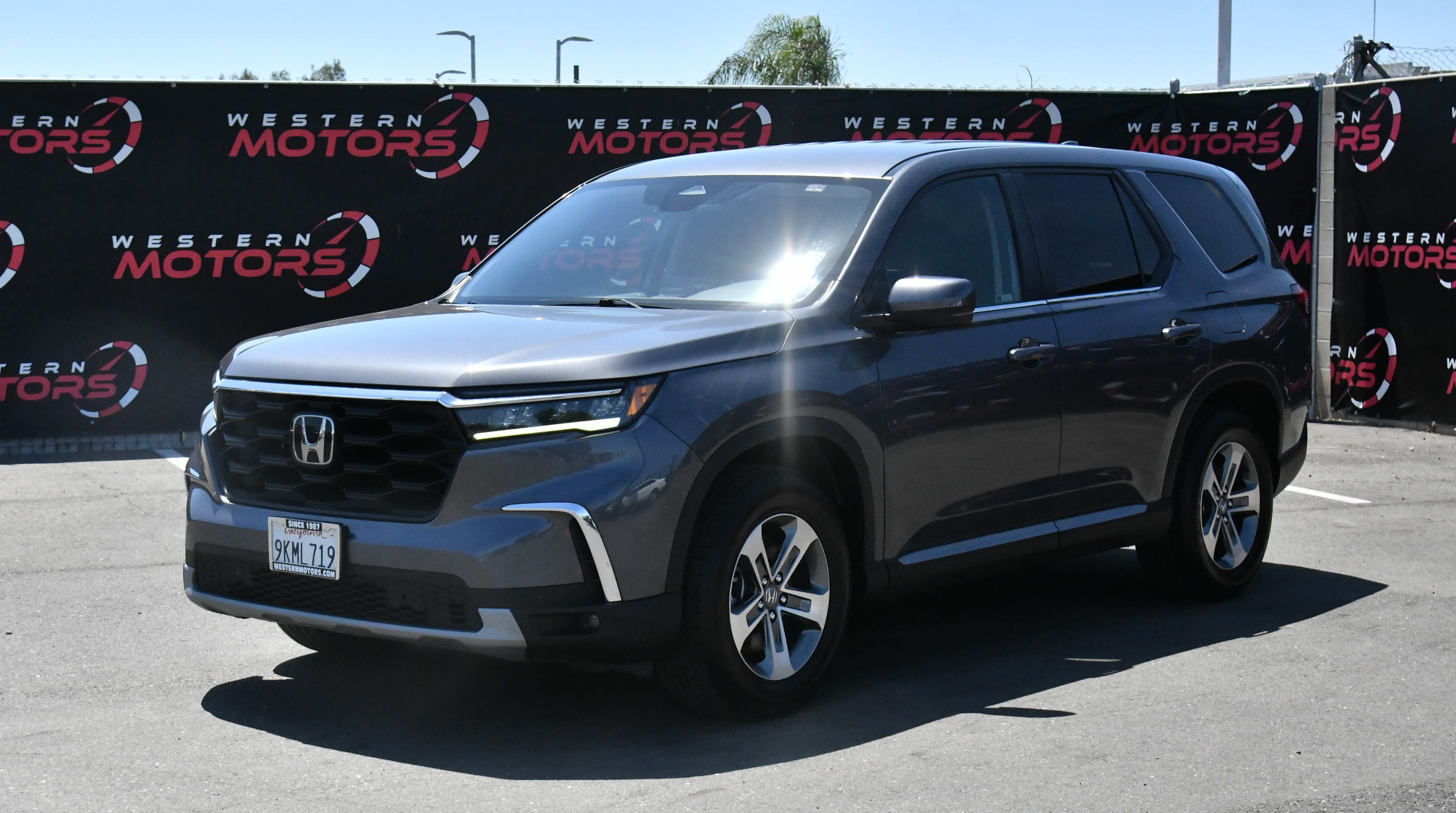 Used 2024 Honda Pilot EX-L image 3