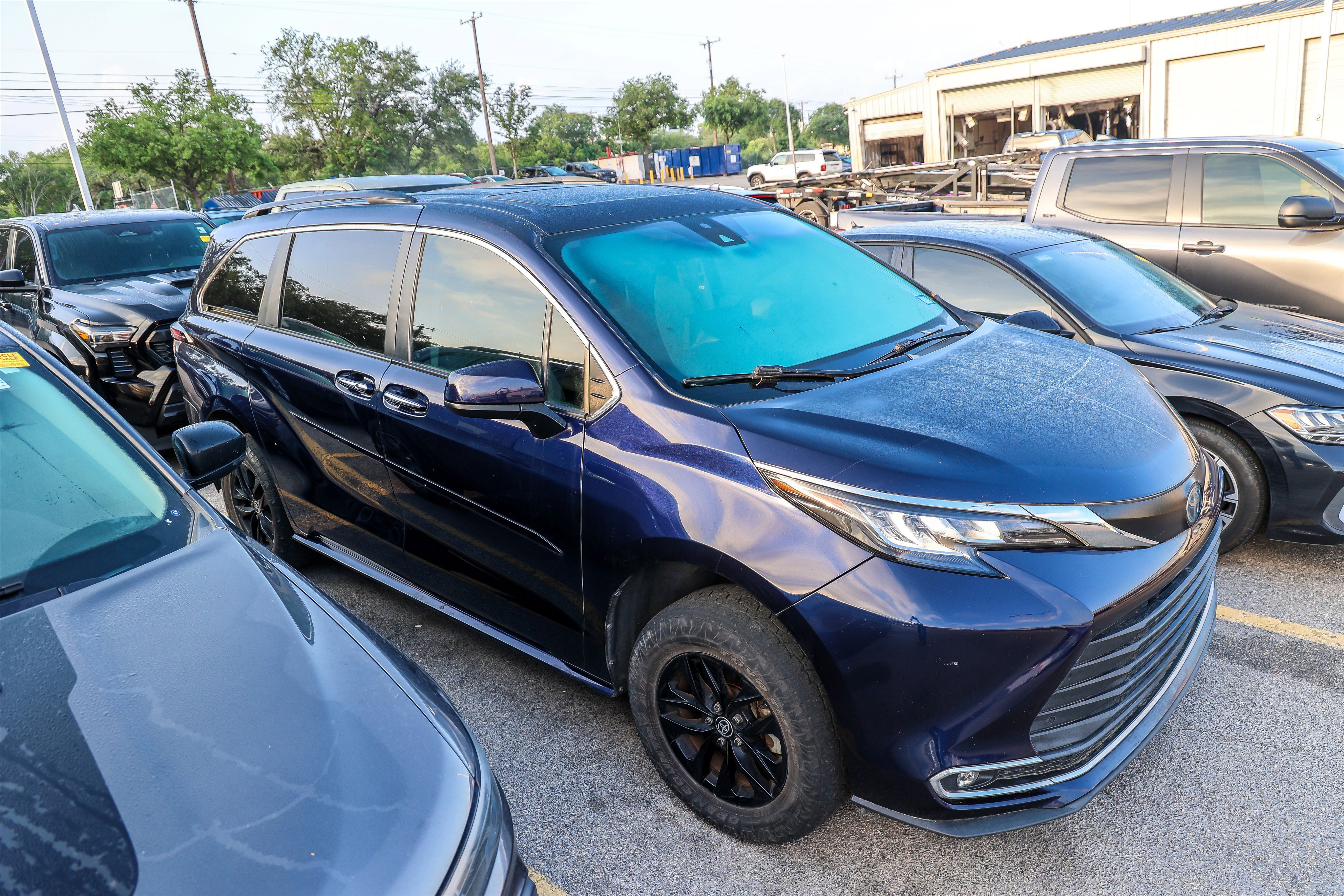 Used 2022 Toyota Sienna XLE w/ XLE Plus Package AWD/4WD image 7