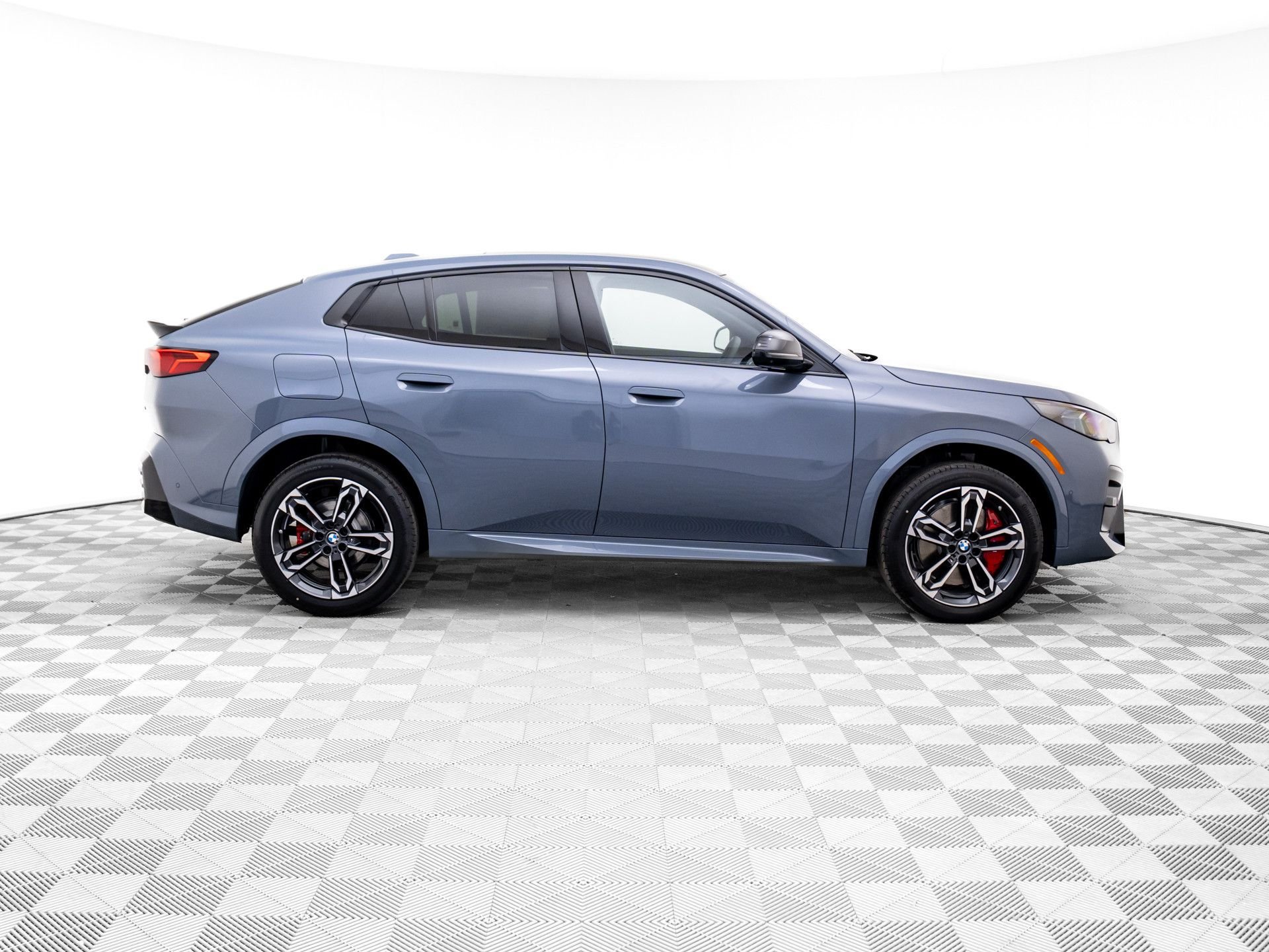 New 2026 BMW X2 xDrive28i w/ Technology Package AWD/4WD image 7