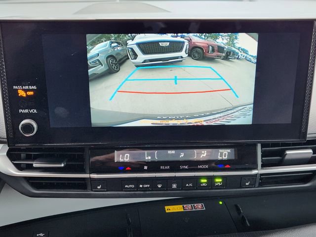 Used 2025 Toyota Sienna XLE image 16