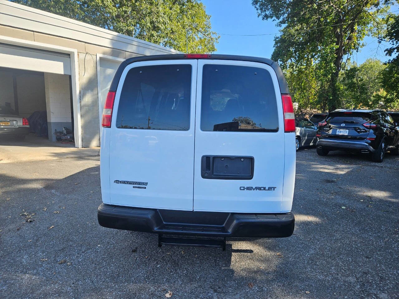 Used 2006 Chevrolet Express 3500 LS image 5