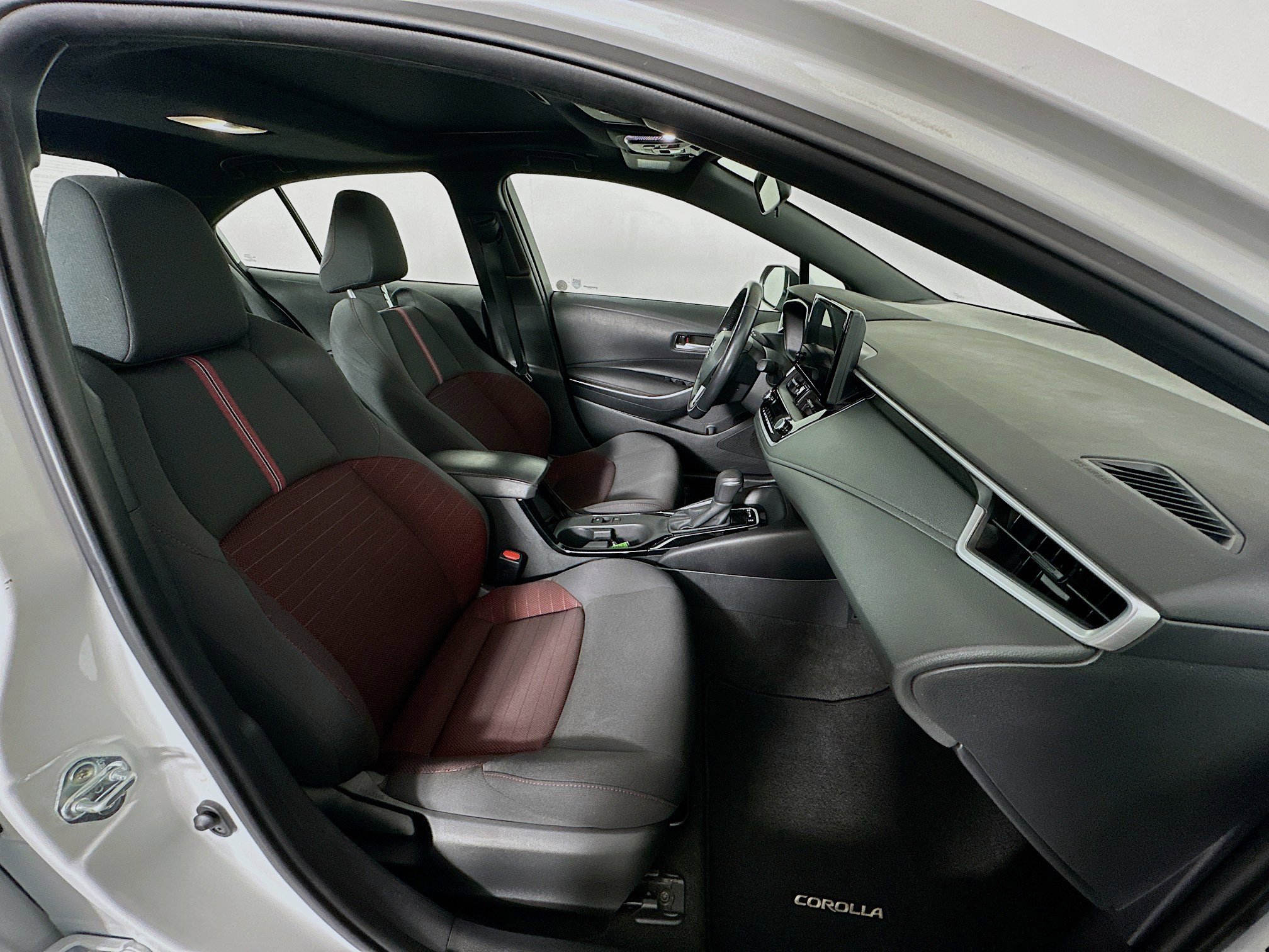 Used 2023 Toyota Corolla SE w/ SE Premium Package image 30