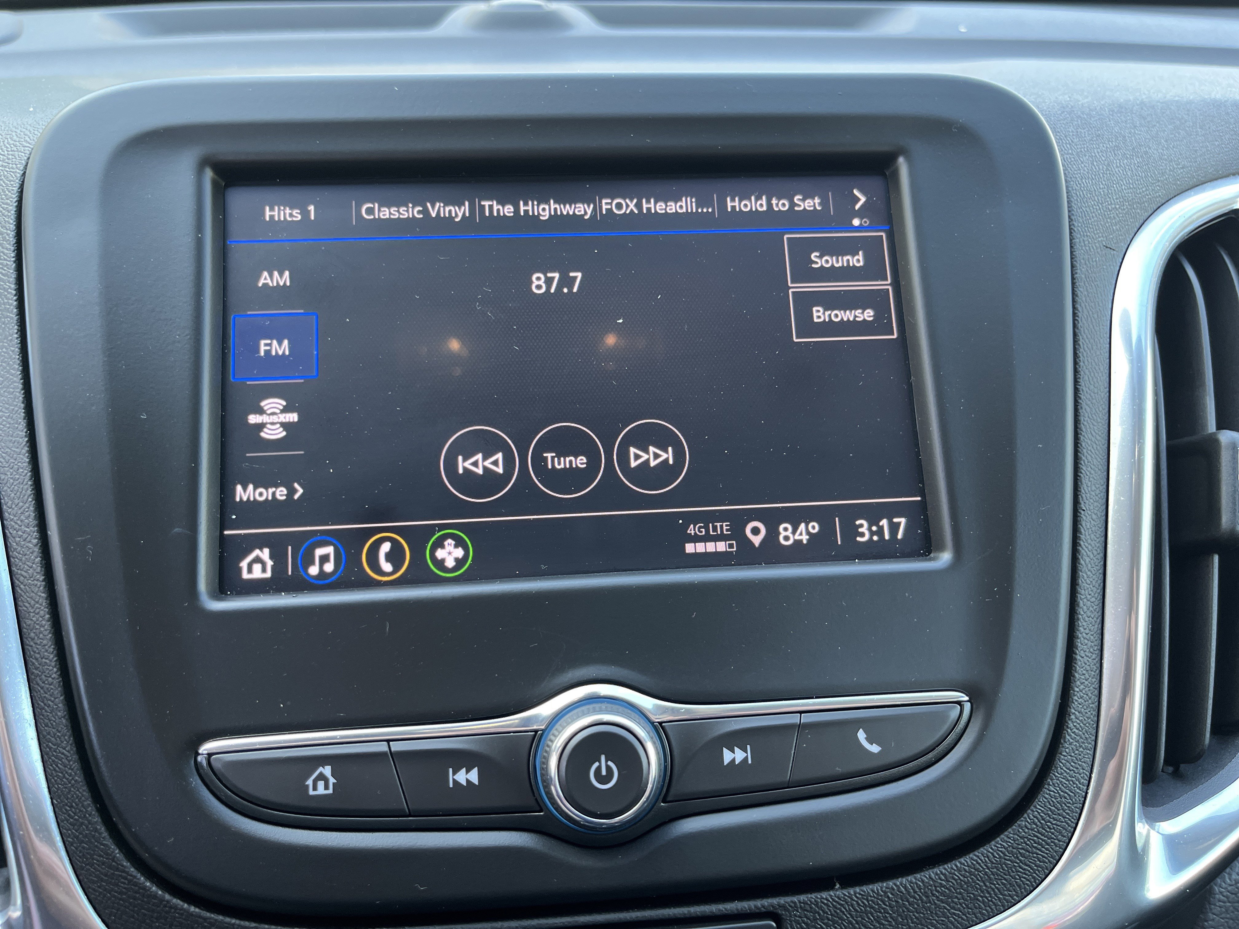 Used 2024 Chevrolet Equinox LT w/ LPO, Floor Liner Package AWD/4WD image 18